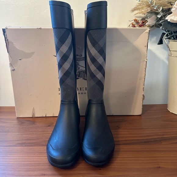 Burberry Rainboot Clemence size 37 never worn - Picture 5 of 11